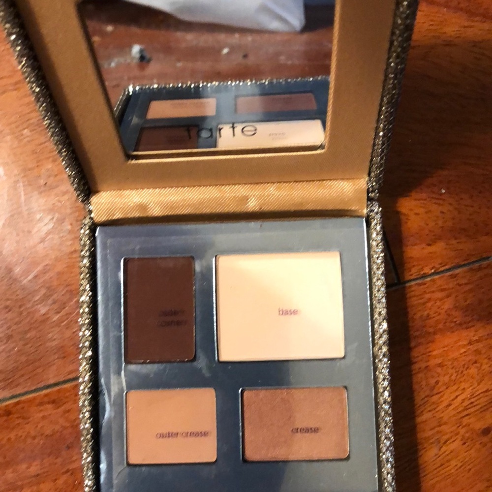 Tarte New without box Eyeshadow “ For True Blues”.